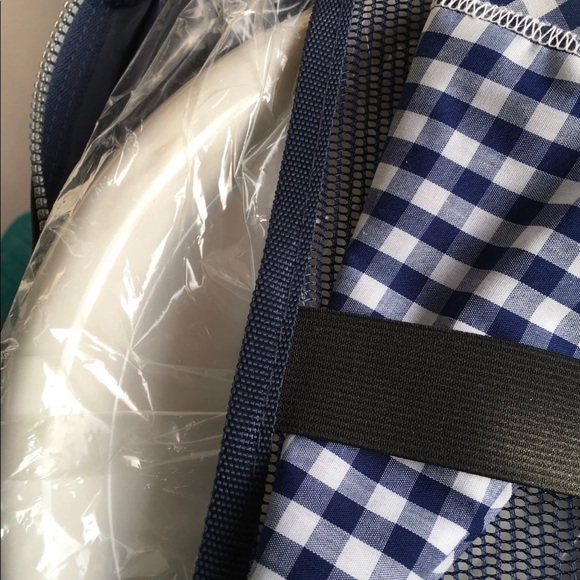 Picnic set in insulated backpack 2 dishes,napkins,cups &utensils - Picture 7 of 7